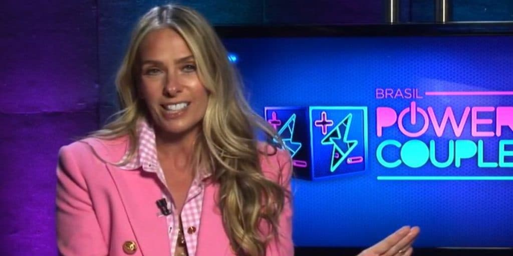 Adriane Galisteu entra em desespero na Record, assume Power Couple 5 e arregaça: "Agoniante e estressante"
