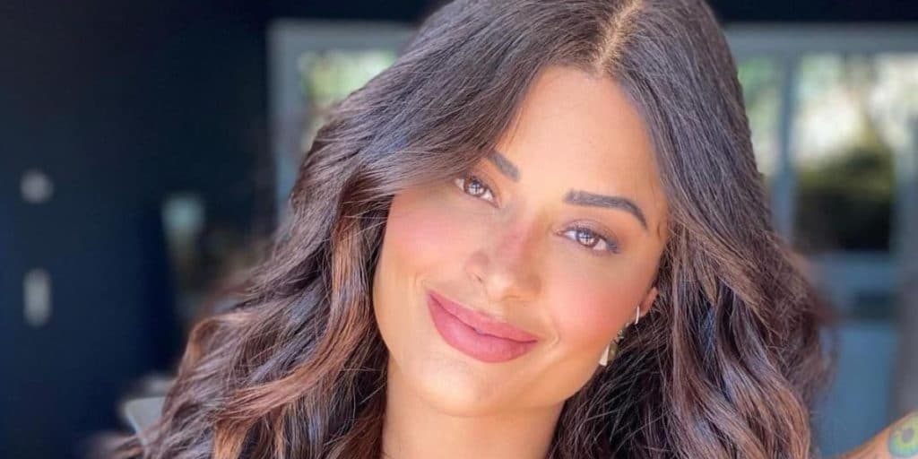 Aline Riscado surge sem roupa, empina bumbum e escandaliza: "É pra todos"