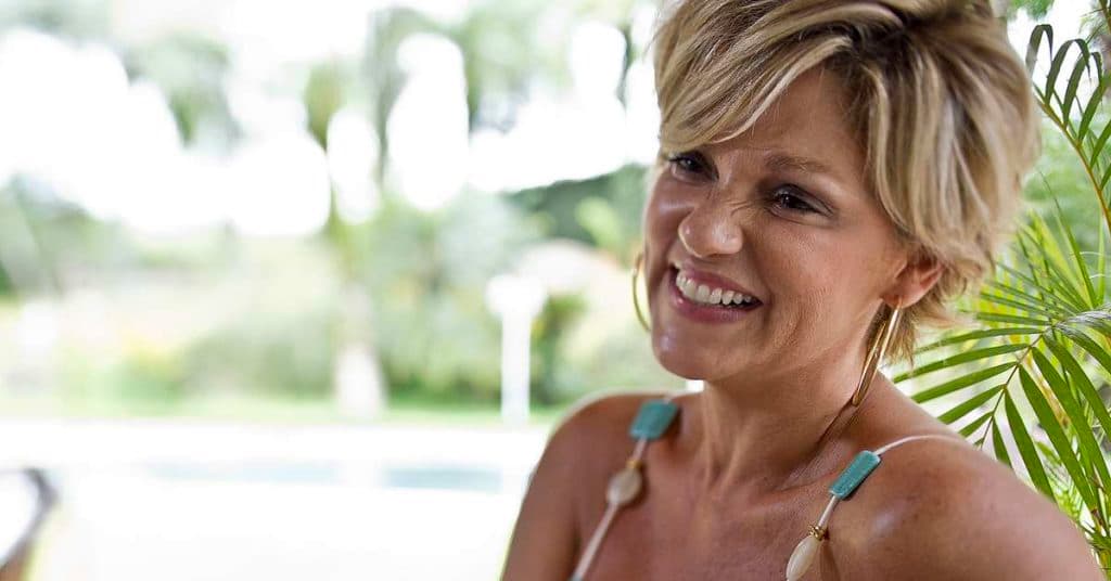 "Nunca mais", grita Andréa de Nóbrega, ex de Carlos Alberto, em vídeo de mansão mostrando situação
