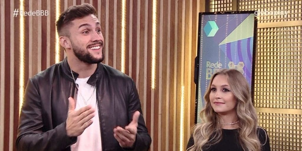 Arthur, após esnobar Carla no BBB21, fica cara a cara com a loira e se declara ao vivo: "Apaixonado"
