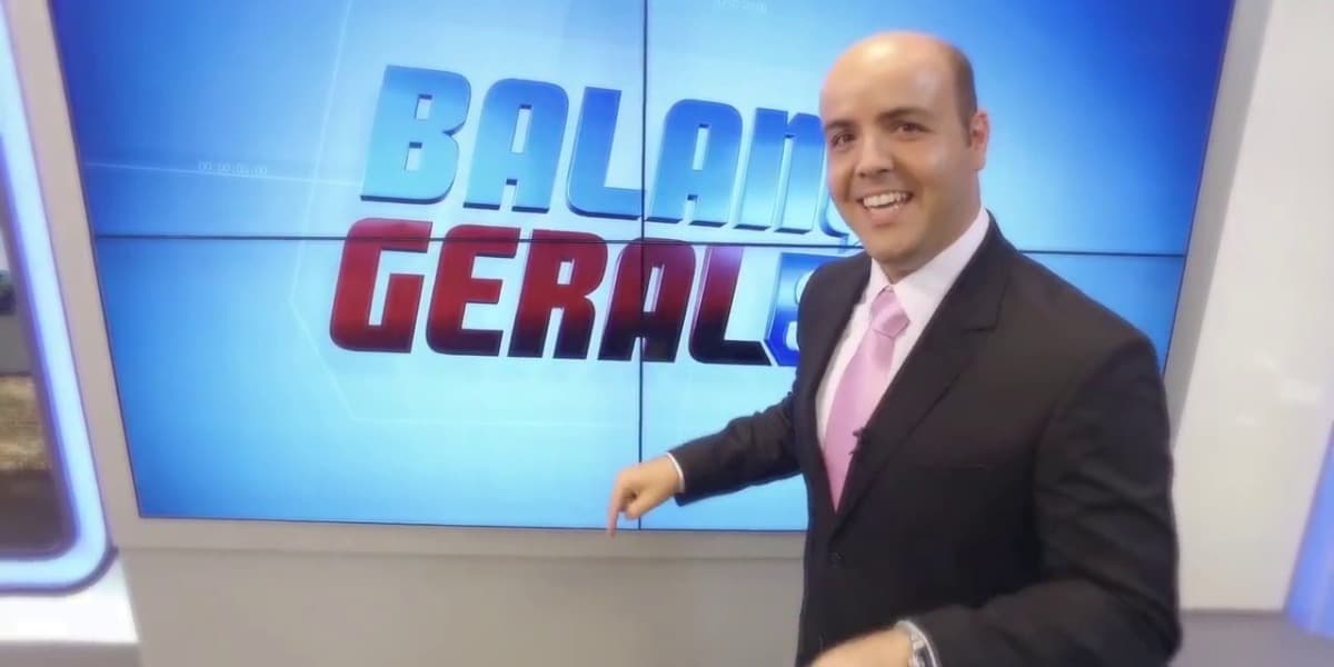 Raphael Polito no comando do Balanço Geral (Foto: Reprodução)