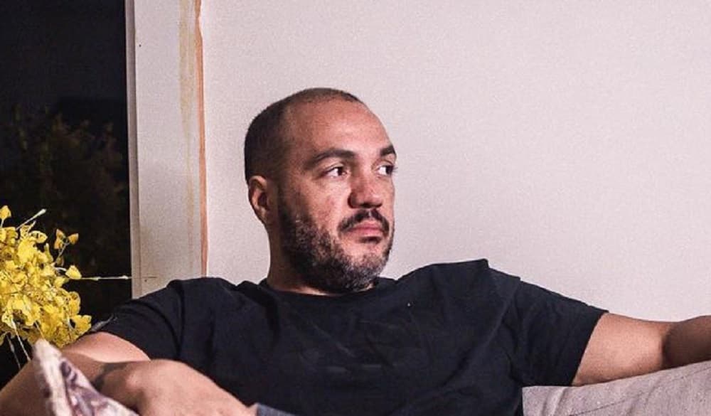"Tantas pessoas morrendo", Belo desiste de show após ser atacado, preso e ir à falência