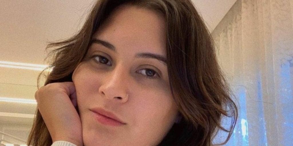 Bia Bonemer posta sensualizando nas redes sociais