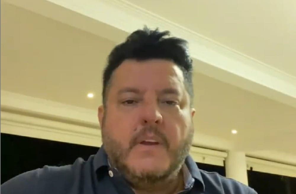 Bruno, após escandalizar que Marrone é gay, é pego em Cabaré cercado de homens e vídeo é divulgado