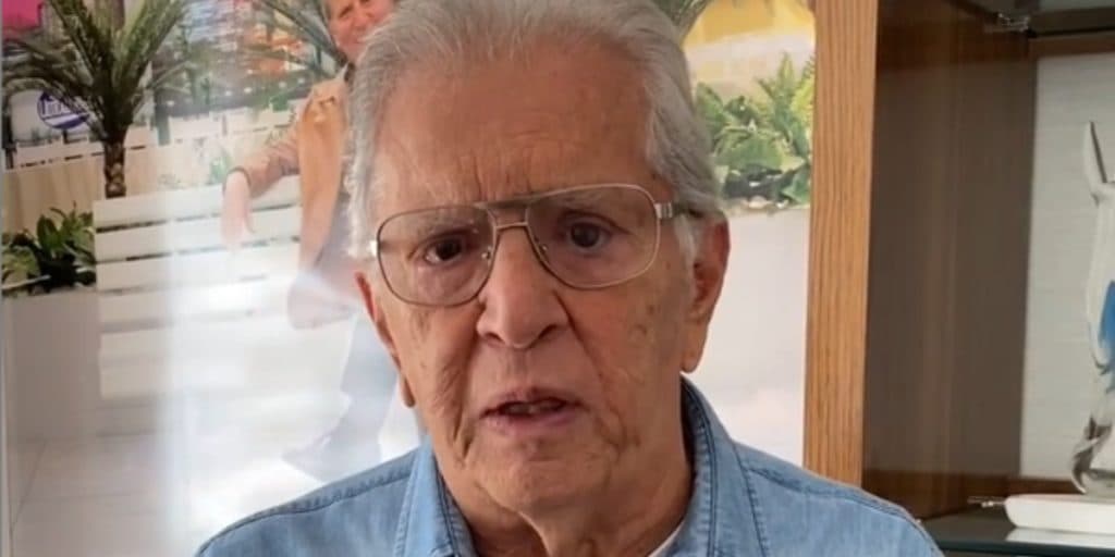 "Após 11 anos", estrela da Praça anuncia ida pra Globo e Carlos Alberto leva facada com traição: "Não falou"
