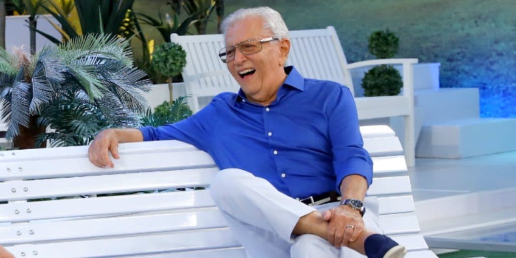 Carlos Alberto vê outra estrela ser arrancada da Praça é Nossa e entra em desespero: "Indo para o buraco"