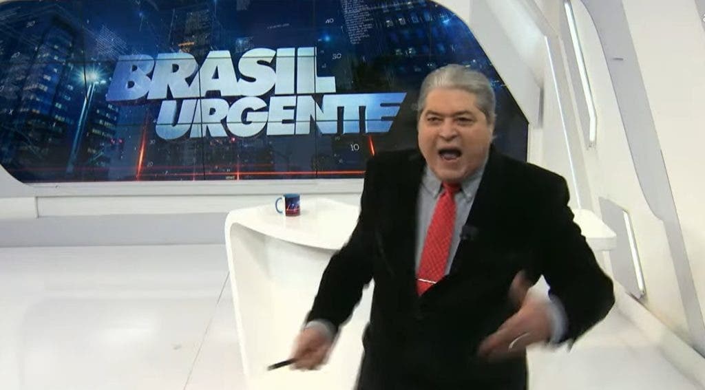 "Querem me ferrar", Datena tem ataque, joga caneta em funcionário e perde as estribeiras ao ser menosprezado