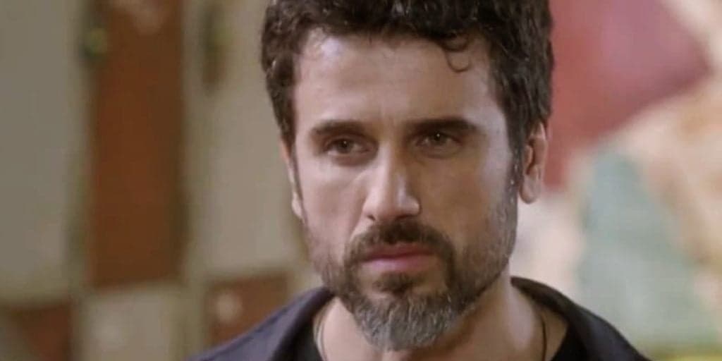 Malhação: Gael arranca máscara de Nat e entrega sua cabeça para Heideguer que faz ameaça