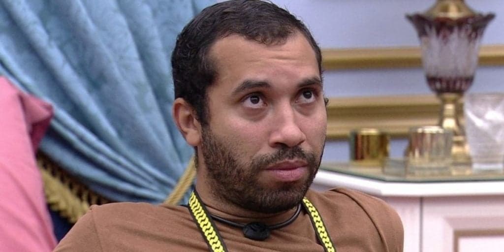 Gilberto, após eliminação inesperada do BBB21, reencontra parceira, recebe notícia bomba e cai no choro