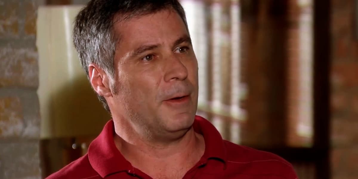 gustavo usando camisa vermelha em cena de ti ti ti 