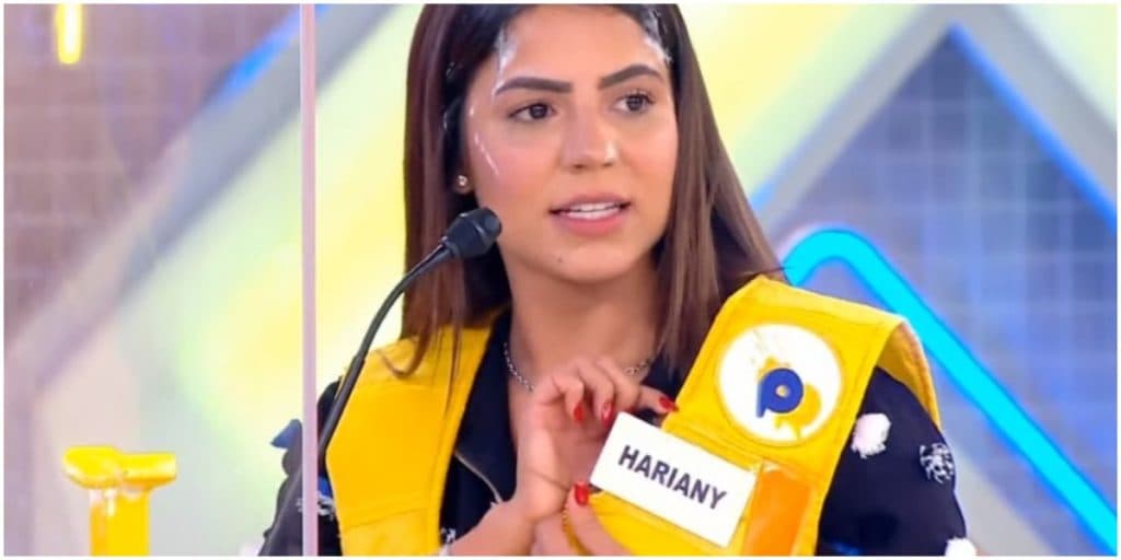 Hariany Almeida participa do Domingo Legal, dá patada em Celso Portiolli e reclama de quadro: "Vai estragar''