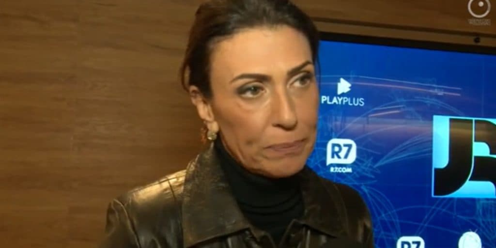Arrancada do Domingo Espetacular e enganada na Record, Janine Borba desaba em frente às câmeras