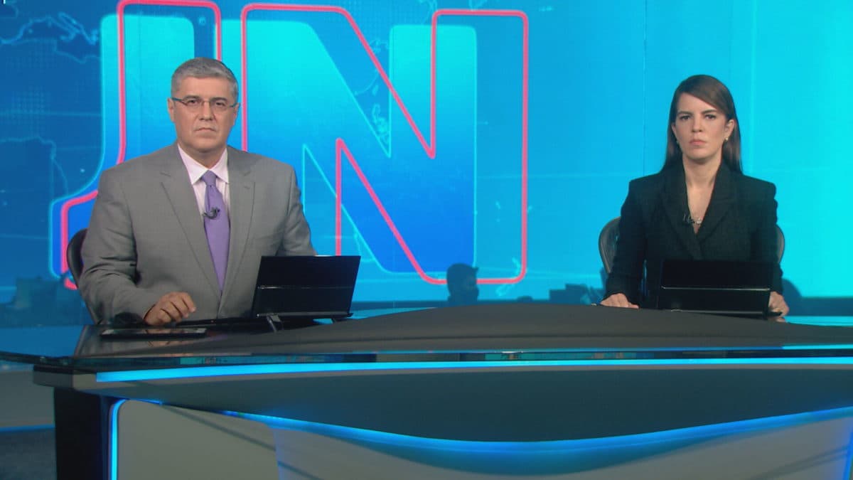 Jornal Nacional interrompe programação da Globo (Foto: Reprodução/Globo) Jornal Nacional interrompe programação da Globo (Foto: Reprodução/Globo)