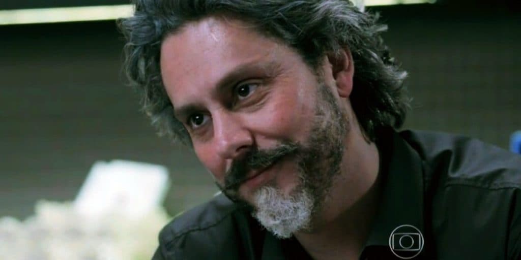 Império: José Alfredo, após esculachar e esculhambar, vira gado e faz surpresa inesquecível para Maria Isis