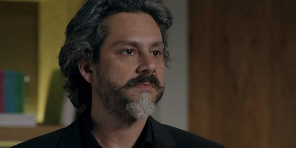 Império: José Alfredo recebe mensagem macabra após visitar morto e ter fortuna roubada