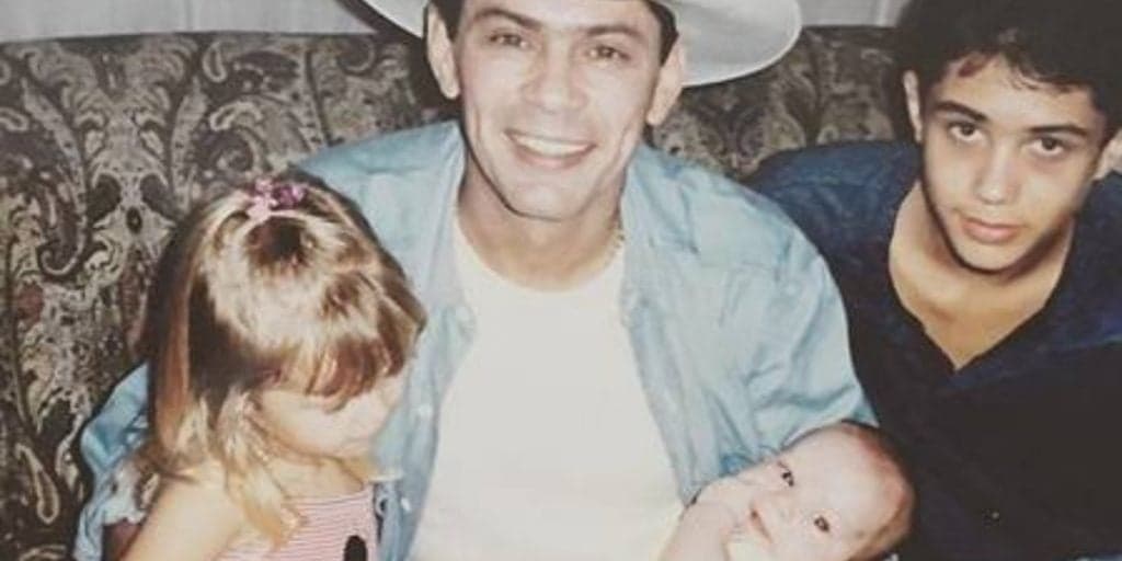 Filhos de Leandro, irmão de Leonardo, posam juntos 23 anos depois da morte do cantor: "Cara do pai"