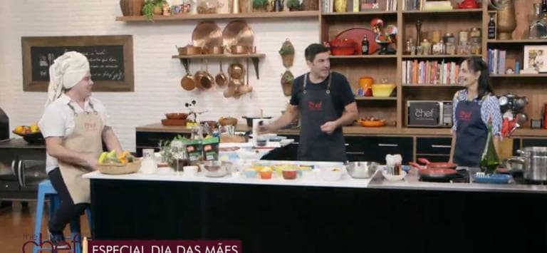 Edu Guedes não se aguenta, expõe momento íntimo de assistente e escândalo toma conta: "Assim é mais gostoso"