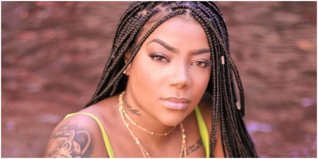 Ludmilla abaixa fio-dental, mostra "marquinha íntima" e revela: "Eu gosto assim"