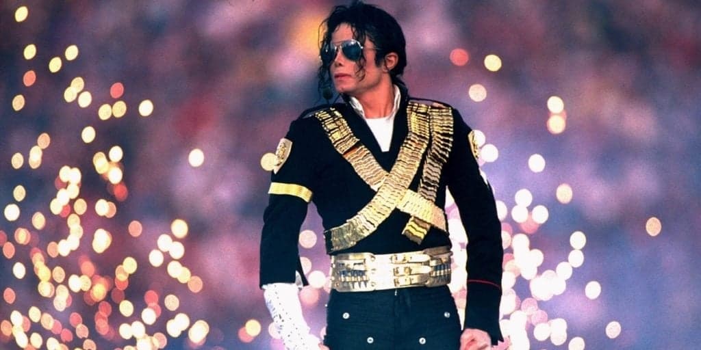 Sensitiva garante: Michael Jackson está vivo e esteve trajado de mulher no próprio velório