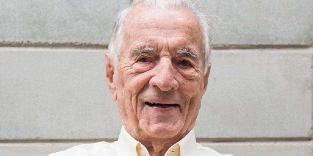 Notícia sobre Orlando Drummond, internado em estado grave, aos 101 anos, é dada e emociona o público