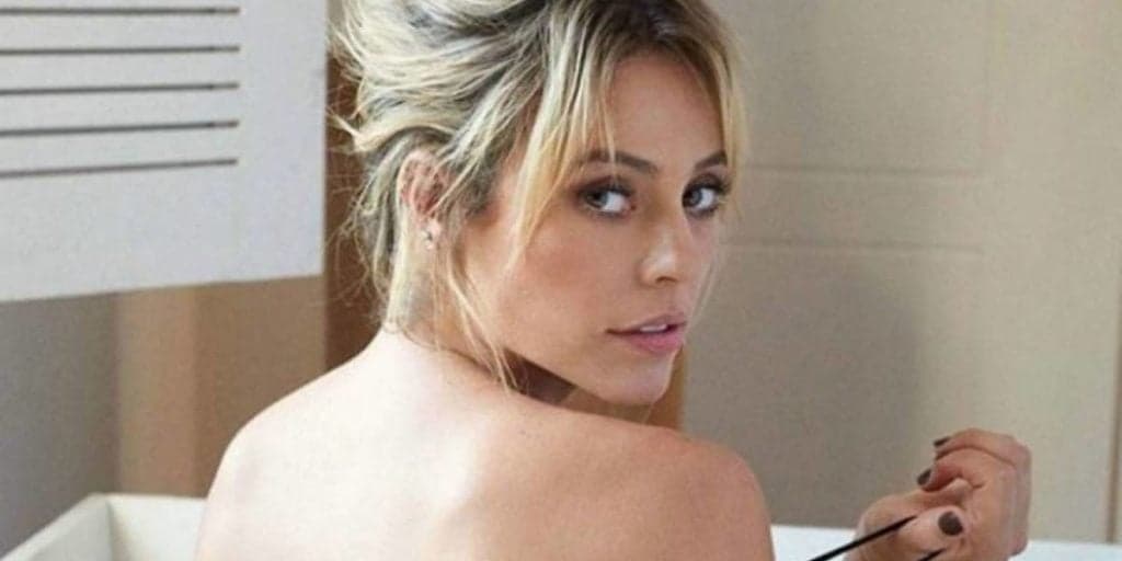 Paolla Oliveira surge com bumbum todo lambuzado e deixa marmanjos eufóricos com poses sensuais: "Pra lavar"