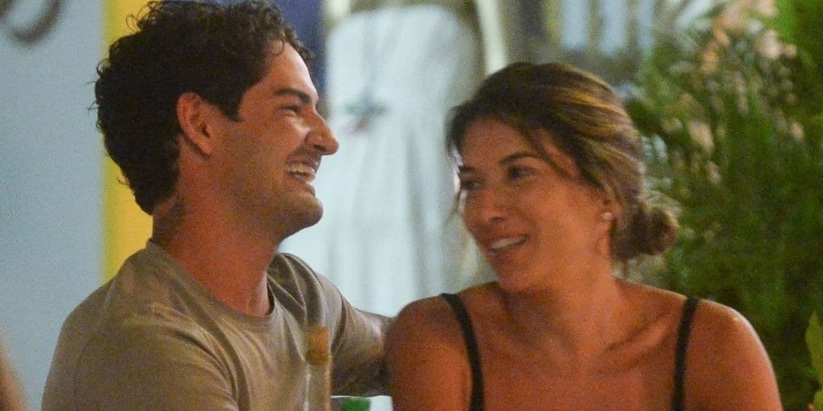 "Queria bater nele", Pato é detonado em canal aberto por famoso após forçar separação de Rebeca Abravanel "Queria bater nele", Pato é detonado em canal aberto por famoso após forçar separação de Rebeca Abravanel
