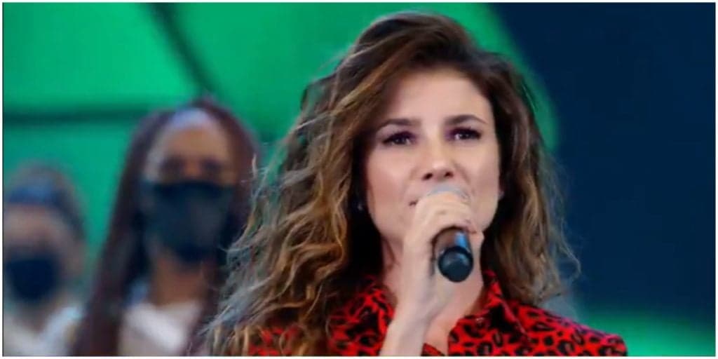 Paula Fernandes lança novo hit e compara com outro sucesso
