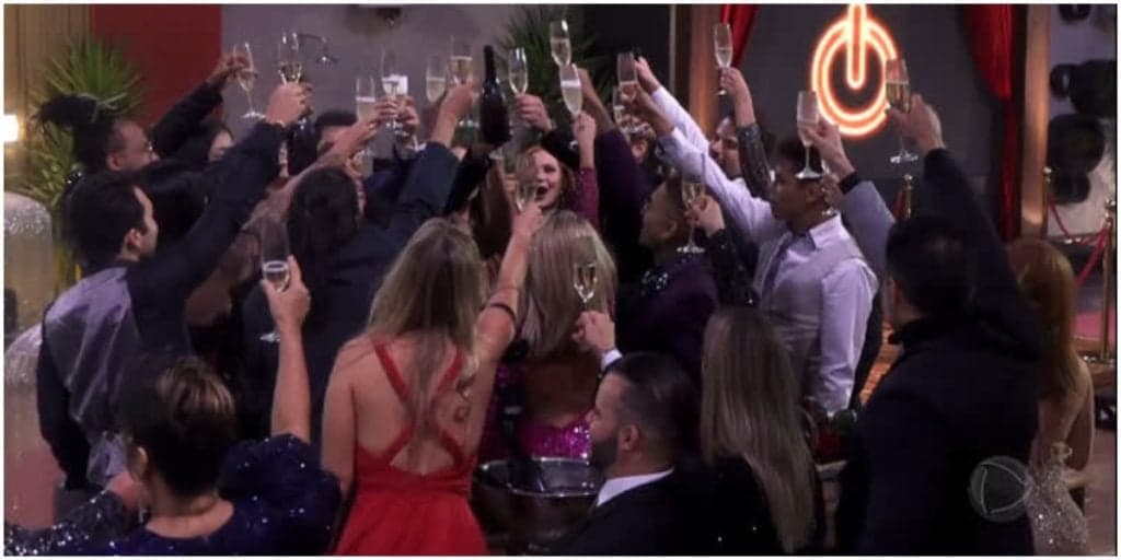 Vídeo! Record vaza cena de sexo explícito de casal do Power Couple, vídeo viraliza: "É um motel?"