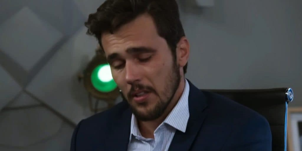 Salve-se Quem Puder - Rafael, após ver Kyra em carne e osso, cancela Renatinha e surta: "Amor da minha vida"