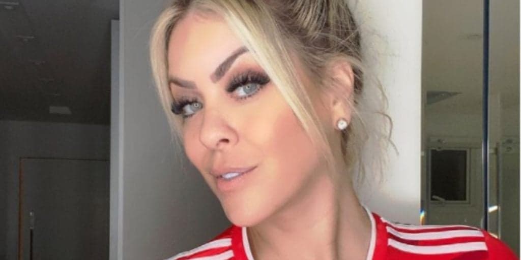 "Mete", Renata Fan escandaliza, mostra elasticidade em posição e parte íntima acaba mostrando quem é o loirão