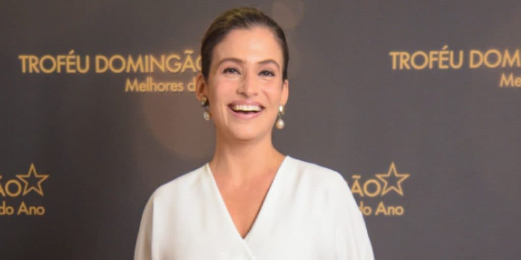 Renata Vasconcellos surge em fotos com novinhos gatos, após casamento com poderoso da Globo ser vazado