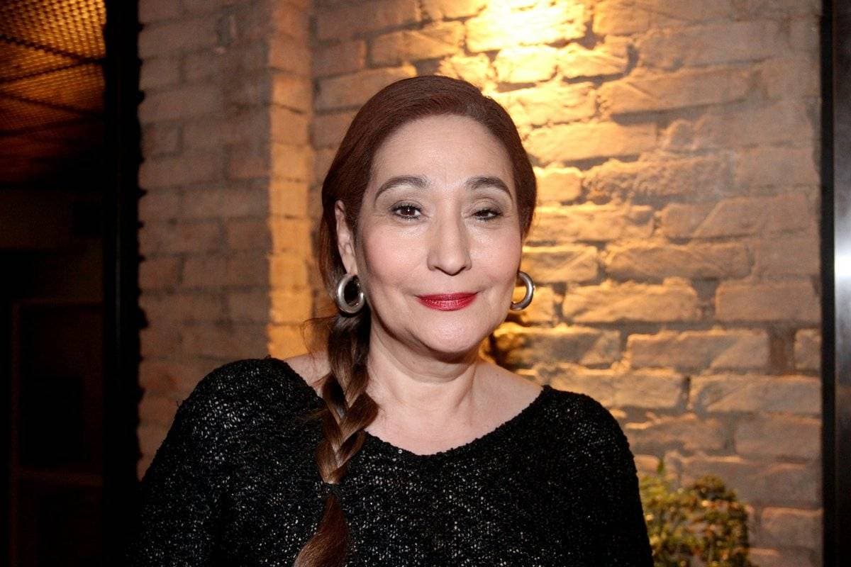 A apresentadora Sonia Abrão deu sua opinião sobre o Power Couple A apresentadora Sonia Abrão deu sua opinião sobre o Power Couple