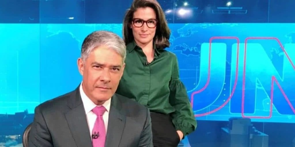 William Bonner abre gaveta de Renata Vasconcellos na bancada, encontra pó e exige explicações