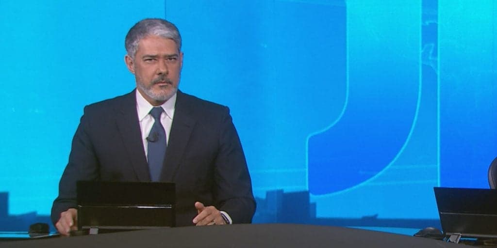 William Bonner recebe ligação sobre Glória Maria, entra ao vivo às pressas e confirma: “Apagaram o telão”