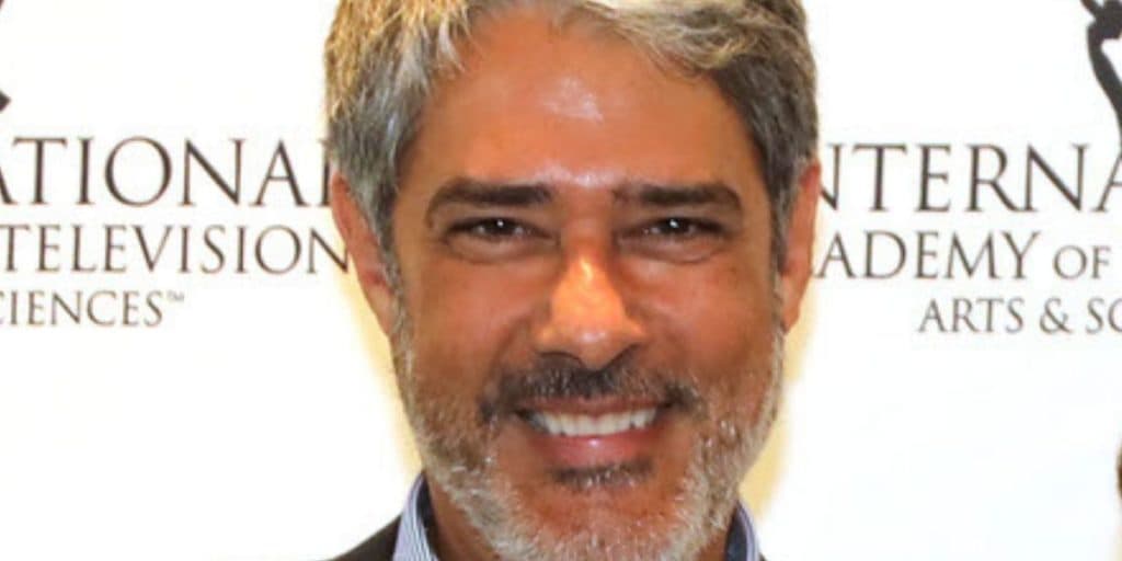 William Bonner tem "surto", fala em "entregar os pontos" e detona, após notícia de que sairá do JN: "Exaustão"