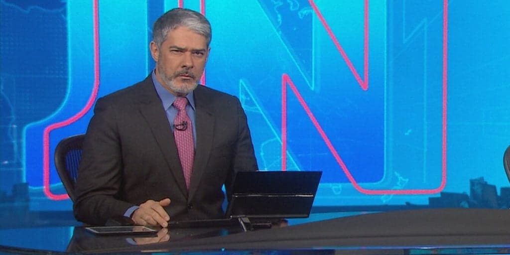 01. Durante JN, William Bonner reproduz fala de manifestante: “Fora Bolsonaro Genocida”