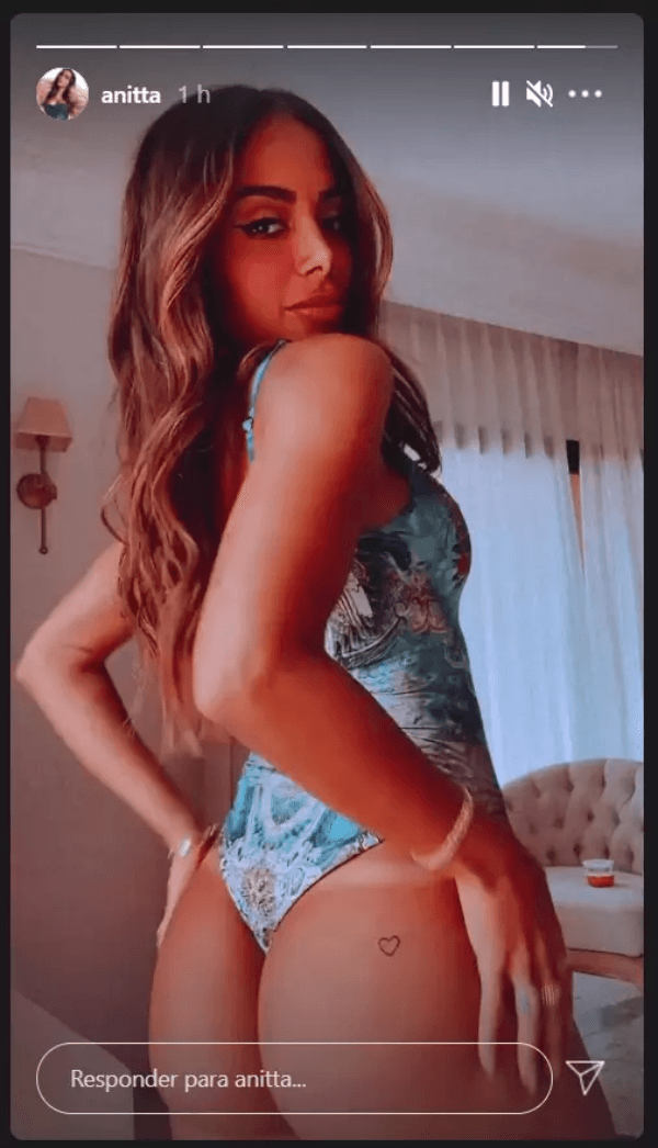 Anitta deixou vazar tatuagem íntima em seu bumbum (Foto: Reprodução) Anitta deixou vazar tatuagem íntima em seu bumbum (Foto: Reprodução)