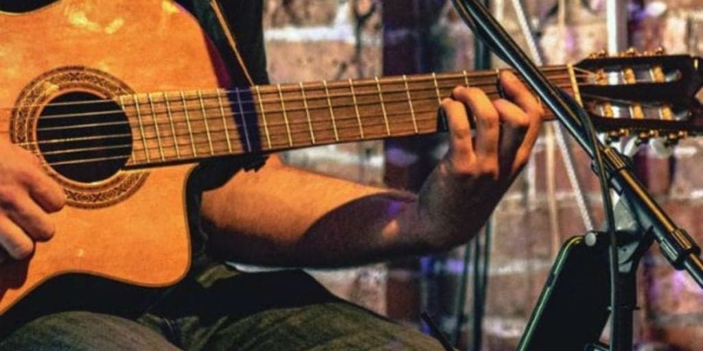 Bomba! Famoso cantor sertanejo trai esposa, engravida prima e quebra-pau em casa é feito