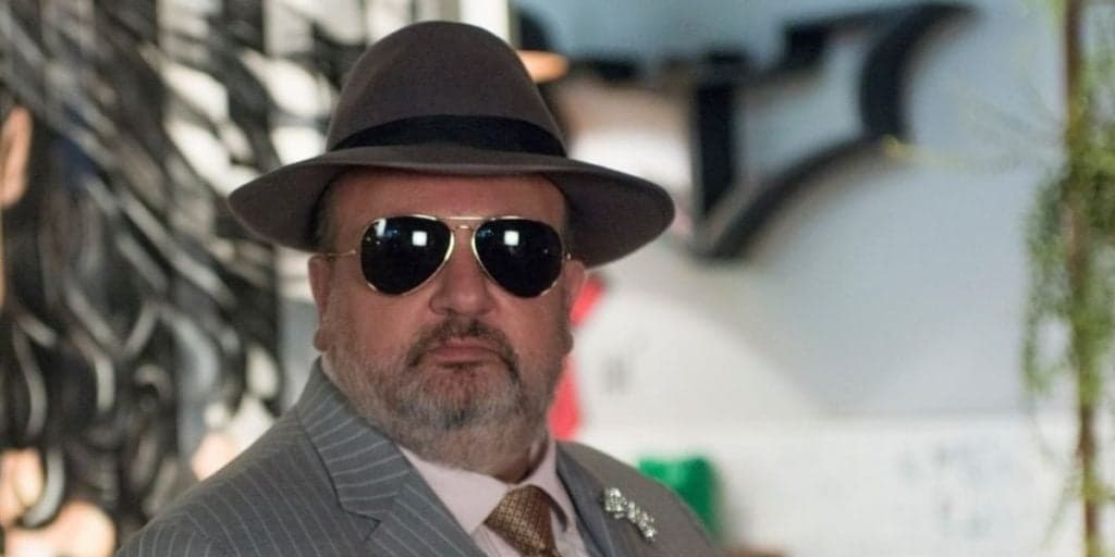 Erick Jacquin é flagrado bêbado e fumando com amigos em balada clandestina em São Paulo