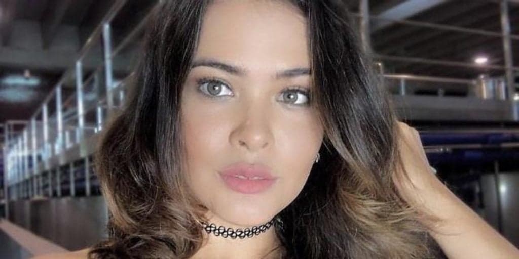 Geisy Arruda é flagrada com calcinha rasgada e pepeca carnuda acaba ficando em evidência: "Que delícia"