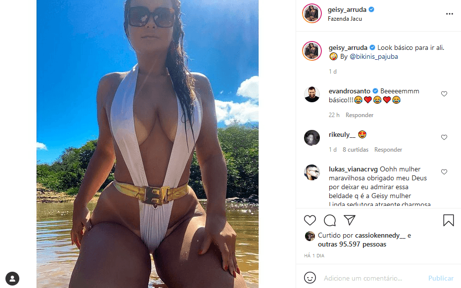 Geisy Arruda surgiu com maiô cavado e fez a alegria dos marmanjos (Foto: Reprodução)