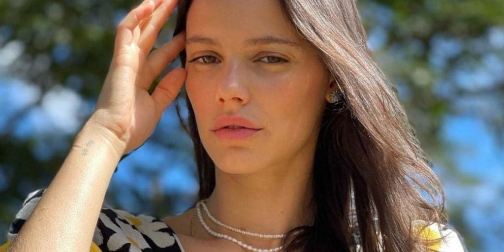 Laura Neiva, esposa de Chay Suede, tem epilepsia, vai ao chão em crise aterrorizante e terror é confirmado