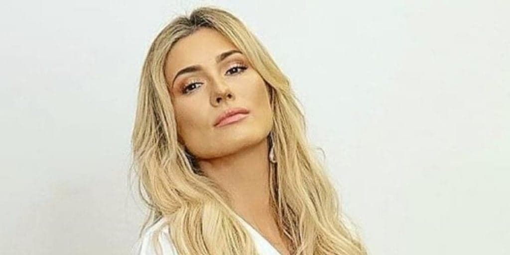 Lívia Andrade publica foto e deixa seguidores babando