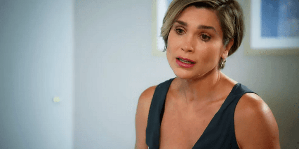 Salve-se Quem Puder - Helena revela a Téo que é mãe de Luna: "Eu nunca te contei"