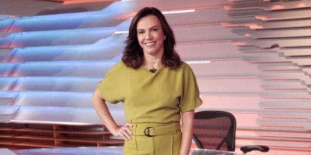 Ana Paula Araújo surge agarrada com novo amor, assume relação íntima com famosa e confirma: "Já peguei''