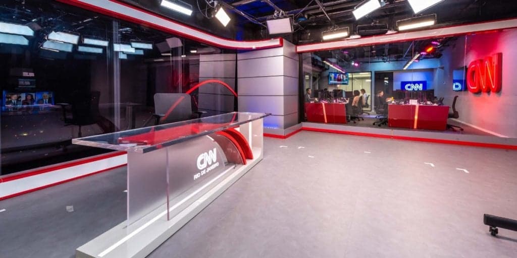 CNN demite em massa, joga funcionários no olho da rua e expõe motivo cruel: "Demitidos"