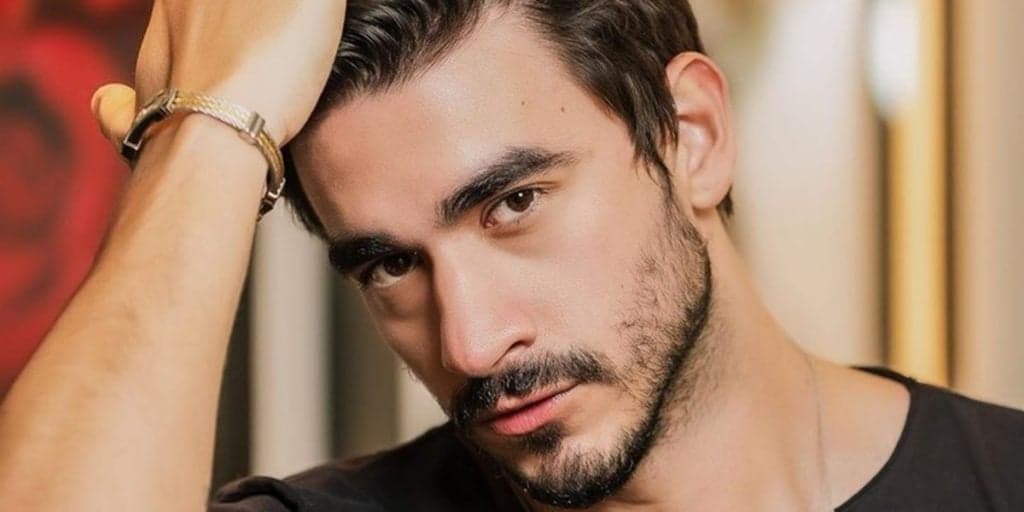 Ex-BBB se desespera com fama de “peru pequeno” e termina namoro por não dar conta do recado, diz jornalista