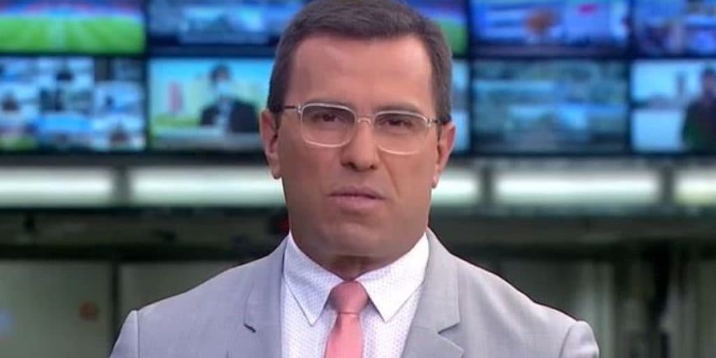 Rodrigo Bocardi quebra protocolo na Globo e faz homenagem para Marília Mendonça