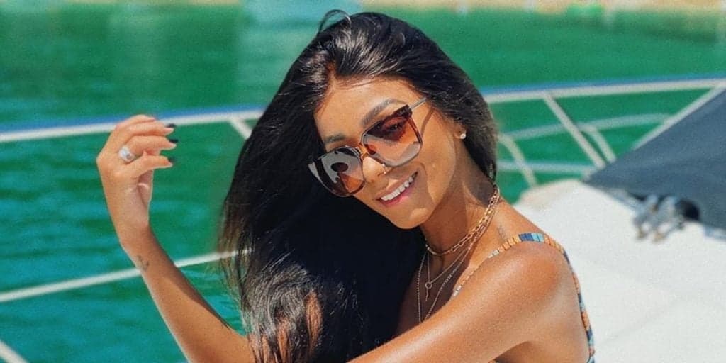 Esposa de Ludmilla, Brunna Goncalves mostra o que só a cantora vê e bunda engole fio dental: "A raba"