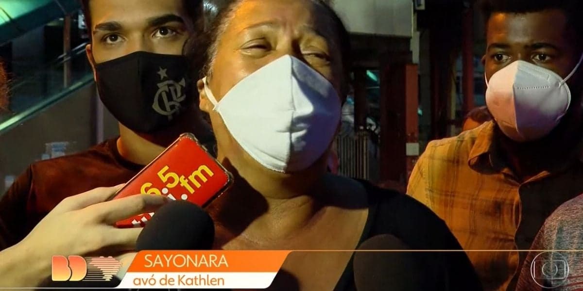 Ana Paula Araújo interrompe programa às pressas, confirma morte na Globo e tem choro ao vivo: "Não é justo" Ana Paula Araújo interrompe programa às pressas, confirma morte na Globo e tem choro ao vivo: "Não é justo"